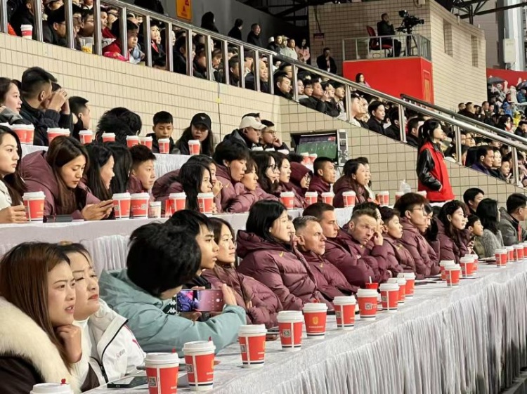 北青體育：中國女足現(xiàn)身中甲賽場，觀看重慶銅梁龍vs遼寧鐵人