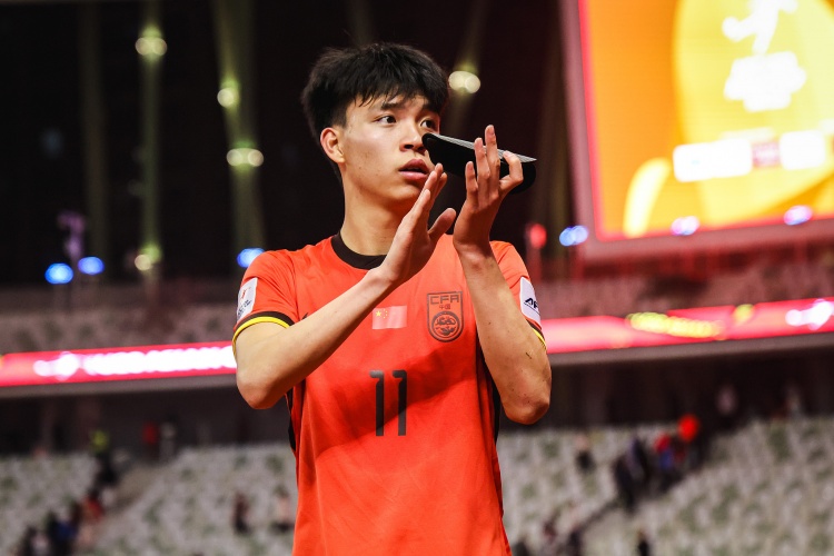 期待首秀！18歲王鈺棟入選中澳戰(zhàn)名單&穿11號，首進(jìn)國足正賽名單