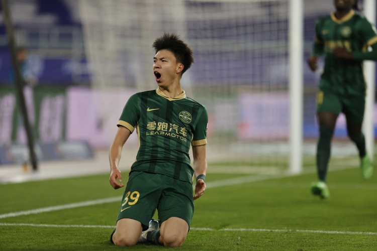 津媒：王鈺棟等多名小將嶄露頭角，必然能推動更多年輕球員登場